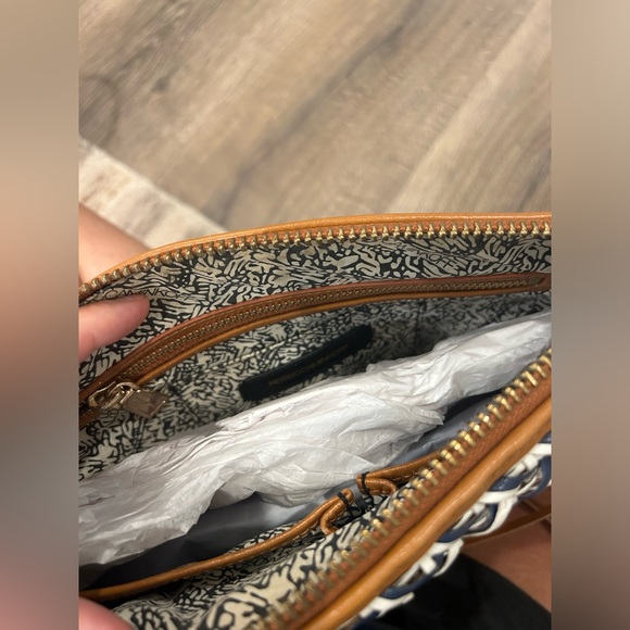 Rebecca Minkoff Large MAC Crossbody Bag with Gold Hardware - Picture 4 of 10